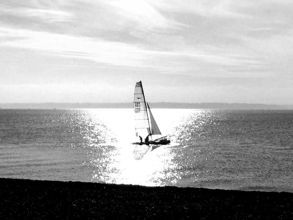 Hotel The Waters Edge Lee-on-the-Solent Exterior foto